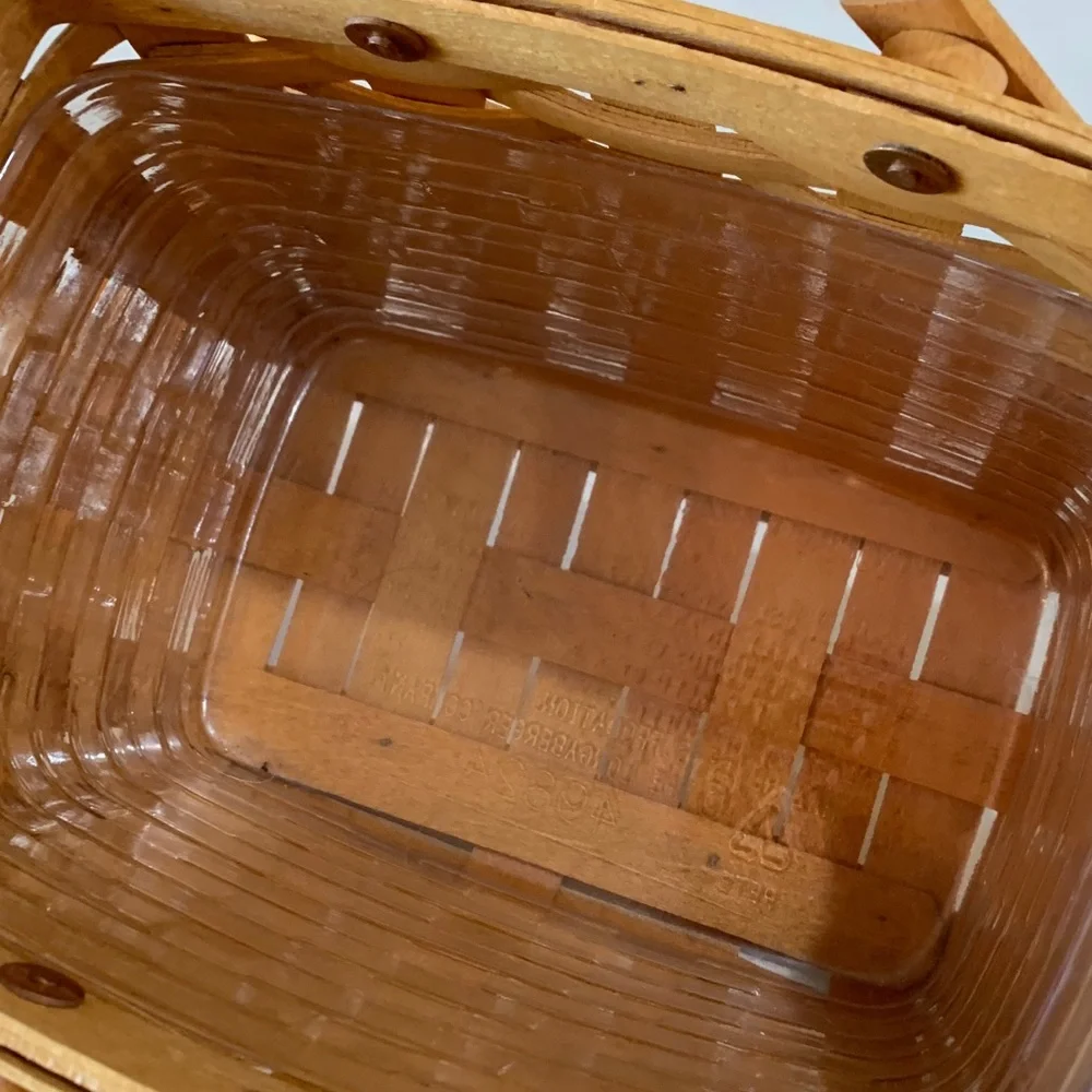 Longaberger Seashell Basket with Protector and Product Card. From 1999.